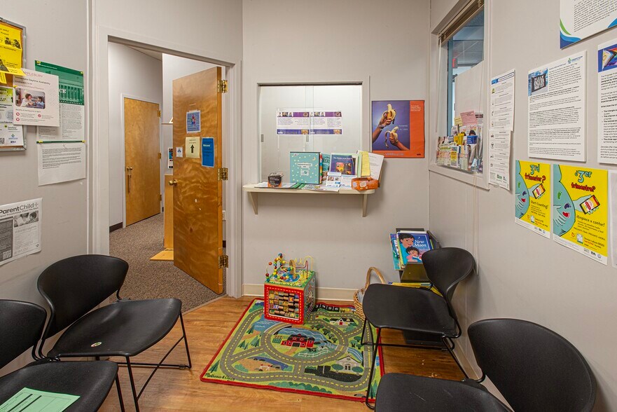 More Photos Of 267 Locust St, Northampton Office For Lease