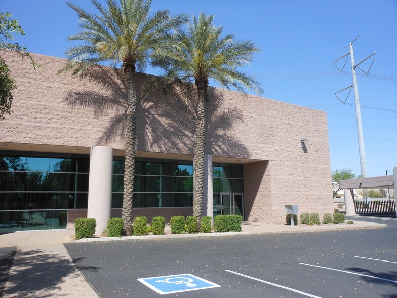 More Photos Of 7910 S Kyrene Rd, Tempe Showroom For Lease
