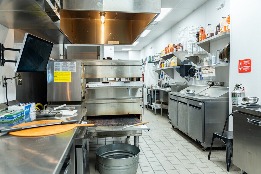 More Photos Of 1430 N Interstate 35, San Marcos Storefront For Lease