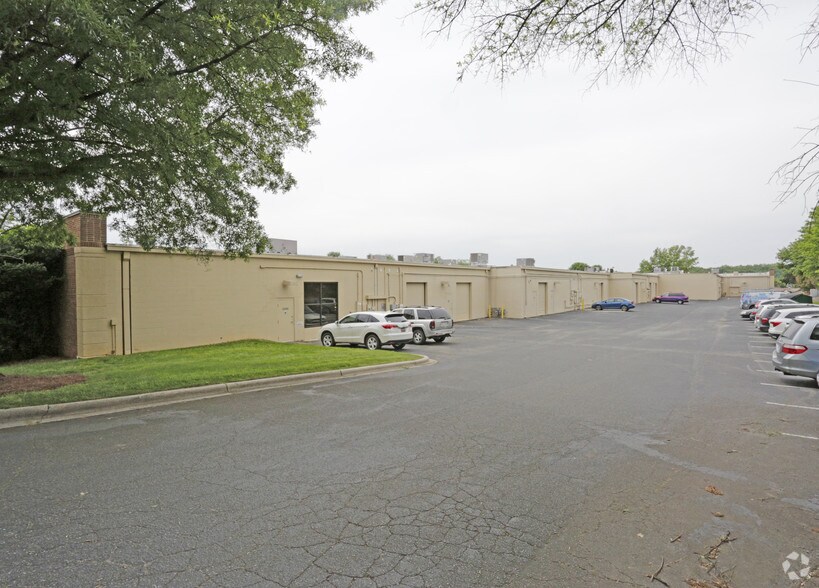 More Photos Of 2300 Sardis Rd N, Charlotte Flex For Lease