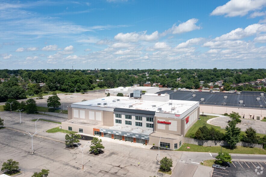 More Photos Of 6300 Glenway Ave, Cincinnati Unknown For Lease
