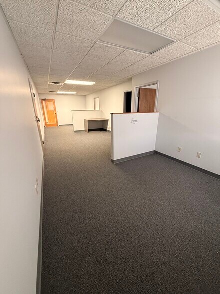 More Photos Of 2804 Boilermaker Ct, Valparaiso Office For Lease