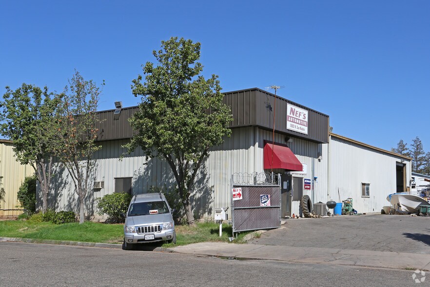 More Photos Of 5592 W San Madele Ave, Fresno Warehouse For Lease