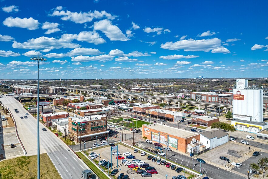 More Photos Of 1114 Elm St, Carrollton Storefront Retail Residential For Sale