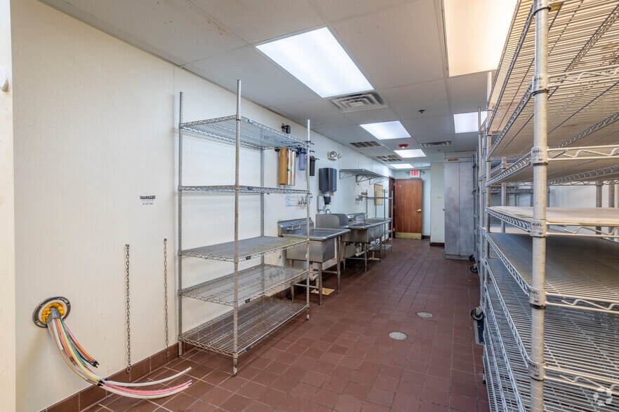 More Photos Of 801 E Butterfield Rd, Lombard Unknown For Lease