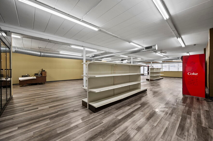 More Photos Of 755 N Snelling Ave N, Saint Paul Storefront For Lease