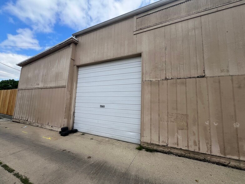 More Photos Of 7829-7839 W Grand Ave, Elmwood Park Warehouse For Sale