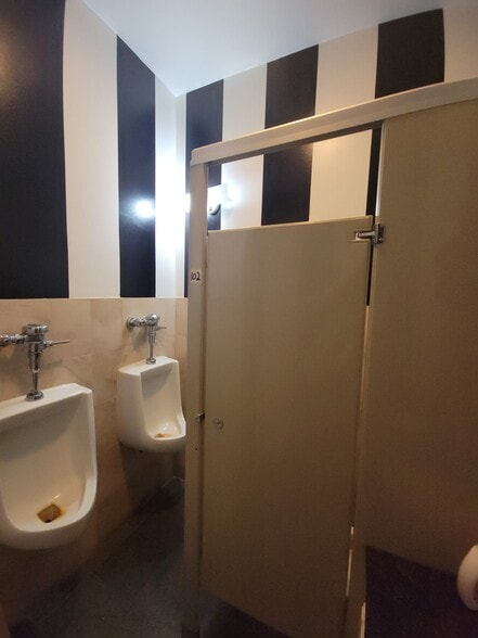 More Photos Of 244 Mulberry St, Newark Storefront Retail Residential For Lease