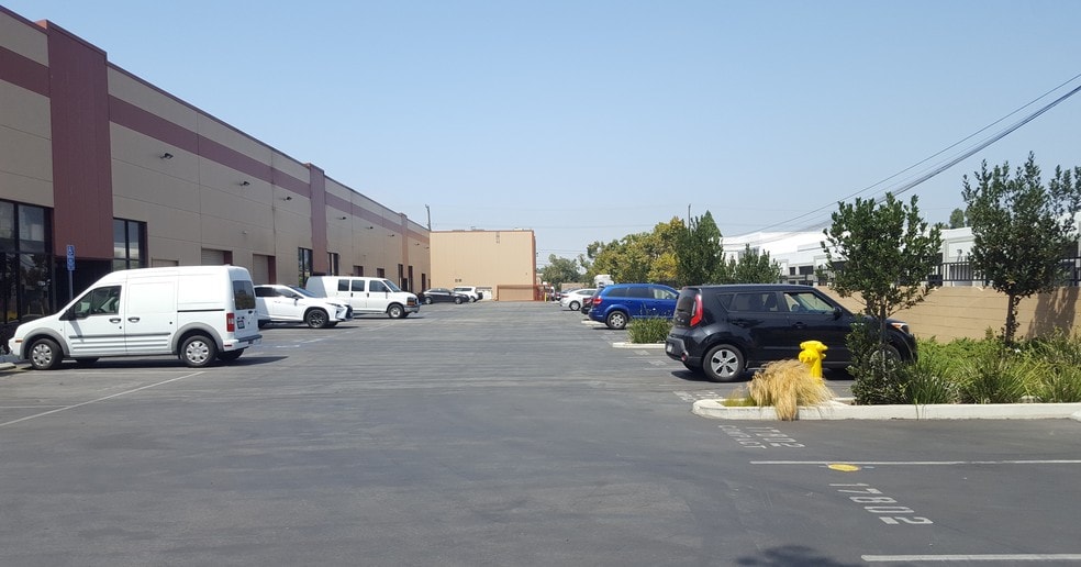 More Photos Of 17802-17810 S Main St, Gardena Manufacturing For Lease