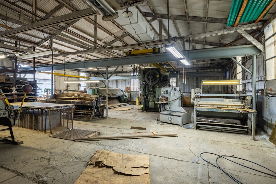 More Photos Of 2 17th St, Richmond Warehouse For Sale