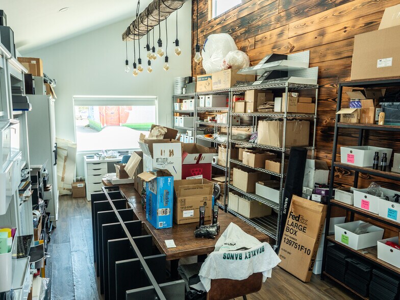 More Photos Of 1000 E 51st St, Austin Storefront Retail Office For Lease