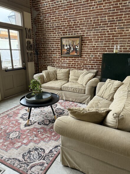 More Photos Of 62 S Front St, Memphis Storefront Retail Office For Sale