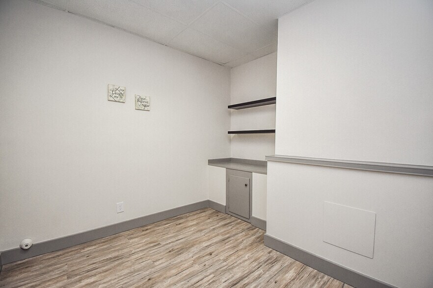 More Photos Of 104 Kelly Dr, Victoria Office For Lease