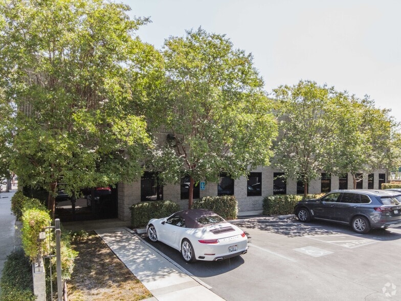 More Photos Of 16216 Kittridge St, Van Nuys Warehouse For Lease