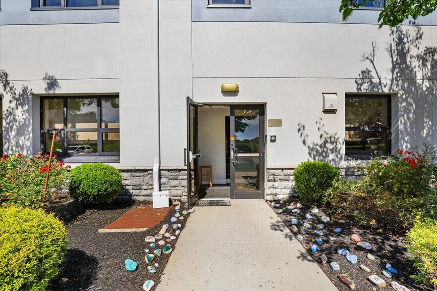 More Photos Of 1 Radar Way, Tinton Falls Office For Lease