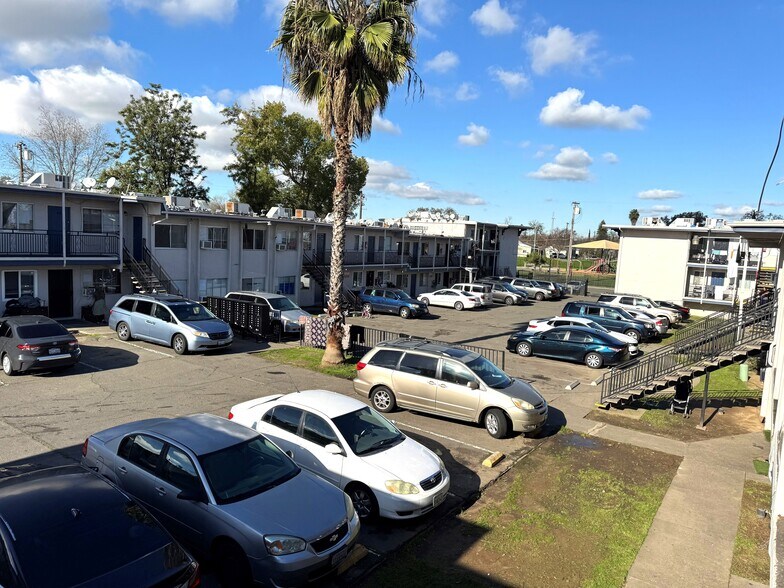 Primary Photo Of 695 Plaza Ave, Sacramento Apartments For Sale