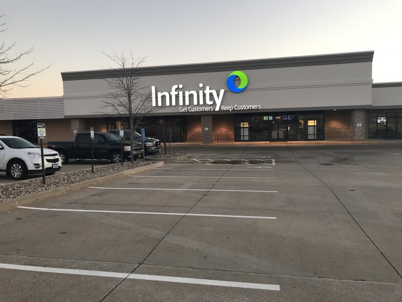 Primary Photo Of 4700 Tama St SE, Cedar Rapids Freestanding For Lease