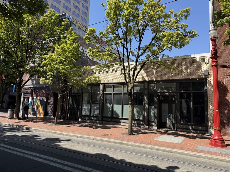 More Photos Of 11 NW 5th Ave, Portland Storefront Retail Office For Sale