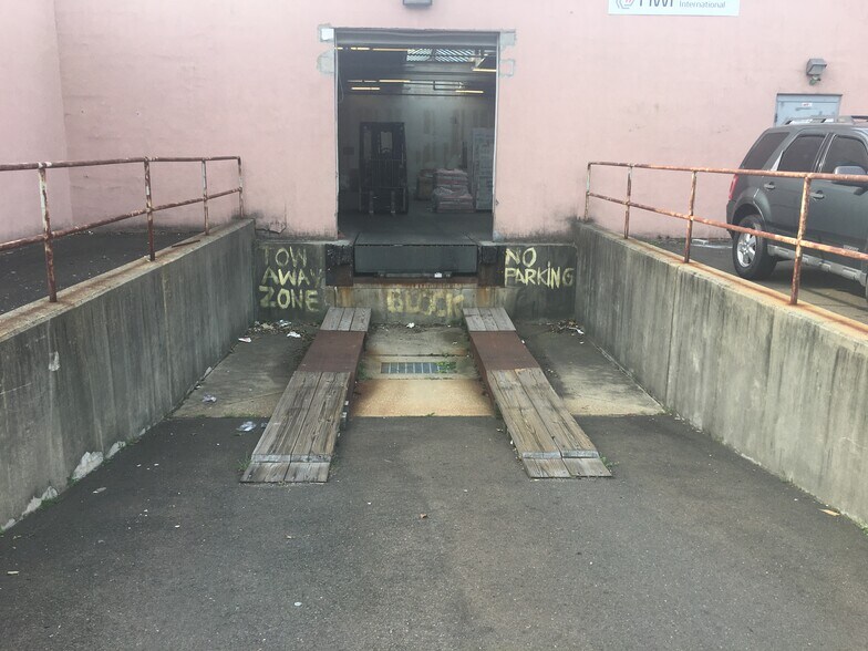 More Photos Of 151-163 Orange Ave, West Haven Storefront For Lease