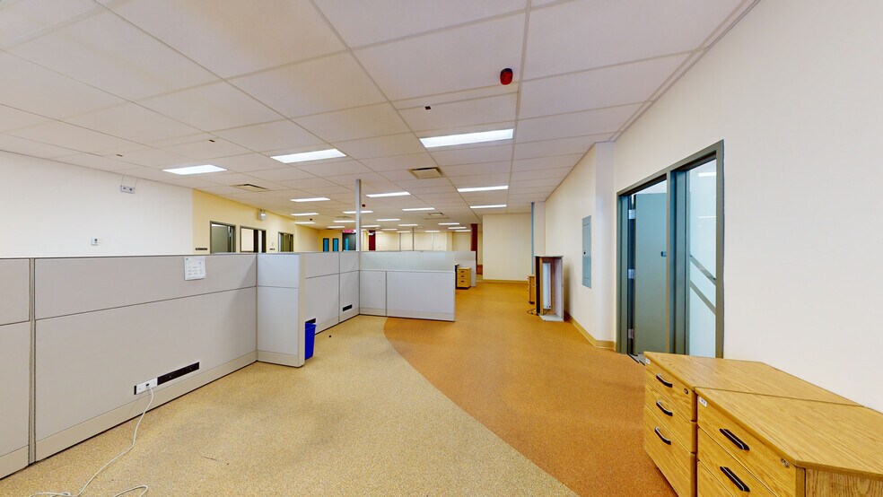 More Photos Of 3750 Boul Du Royaume, Saguenay Office For Lease