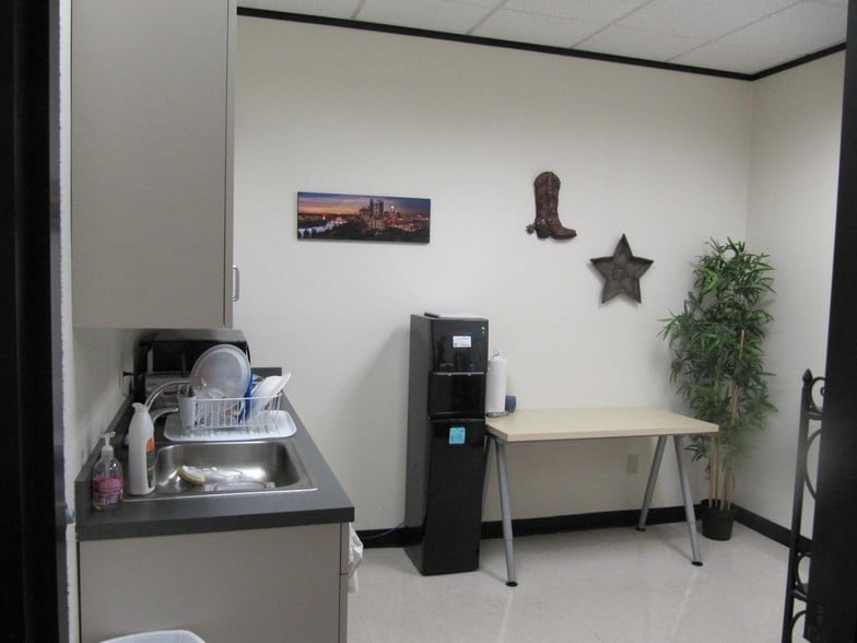 More Photos Of 3409 Executive Center Dr, Austin Unknown For Lease