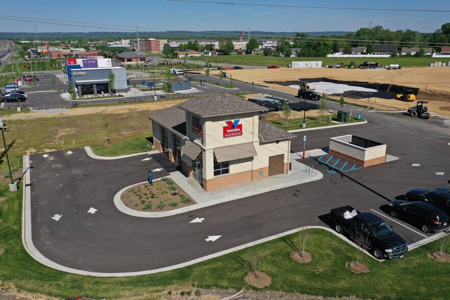 More Photos Of 1771 Veterans Pky, Jeffersonville General Retail For Sale