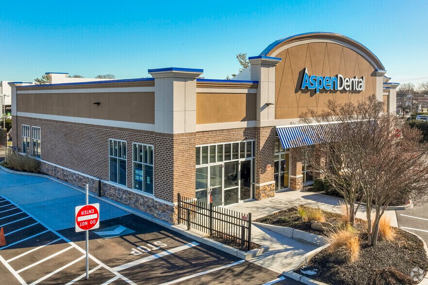 More Photos Of 750 Hicksville Rd, Massapequa Freestanding For Lease