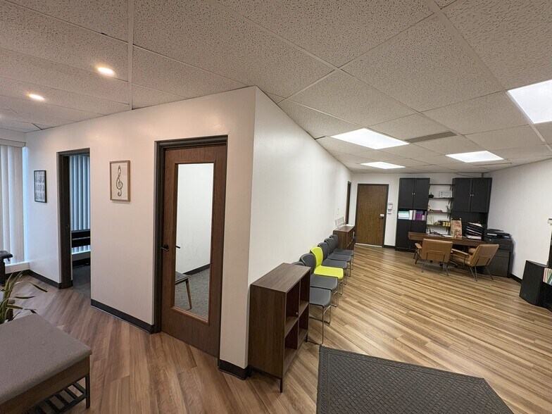 More Photos Of 600 N First Bank Dr, Palatine Office For Lease