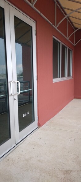 More Photos Of 101 Tiki Dr, Tiki Island Office Residential For Sale