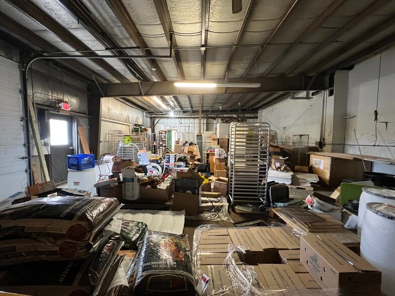 More Photos Of 6895 Paoli Rd, Belleville Restaurant For Lease