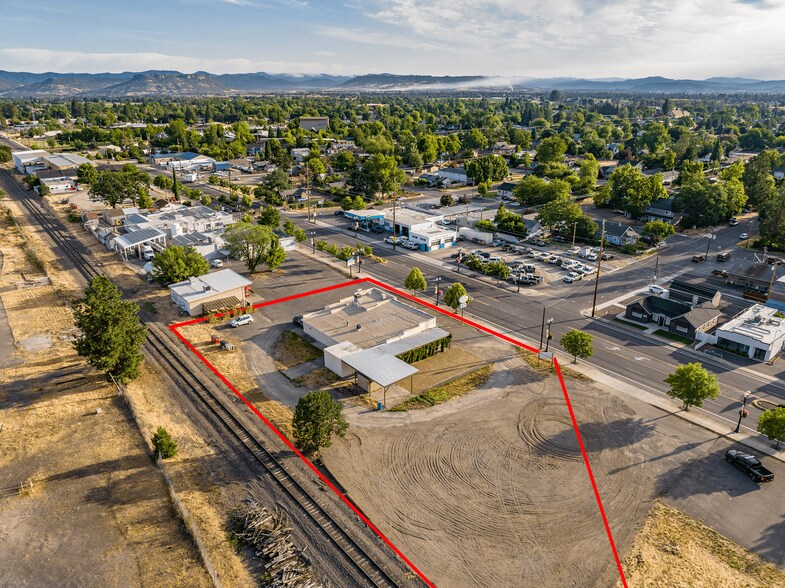 More Photos Of 211 Front St, Central Point General Retail For Sale