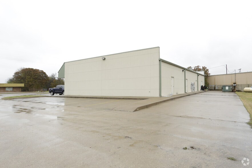 More Photos Of 433 S Seven Points Dr, Seven Points Freestanding For Sale