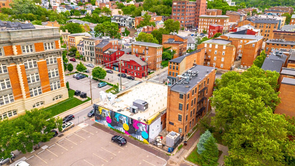 More Photos Of 331 E 13th St, Cincinnati Bar For Sale