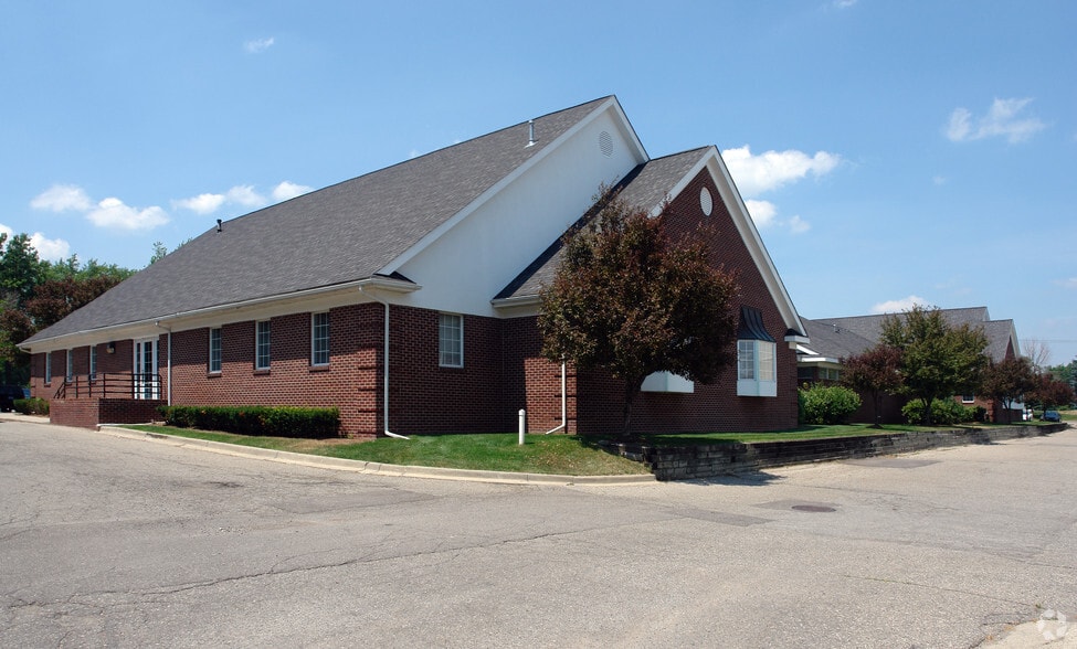 More Photos Of 8391 Commerce Rd, Commerce Township Office For Sale