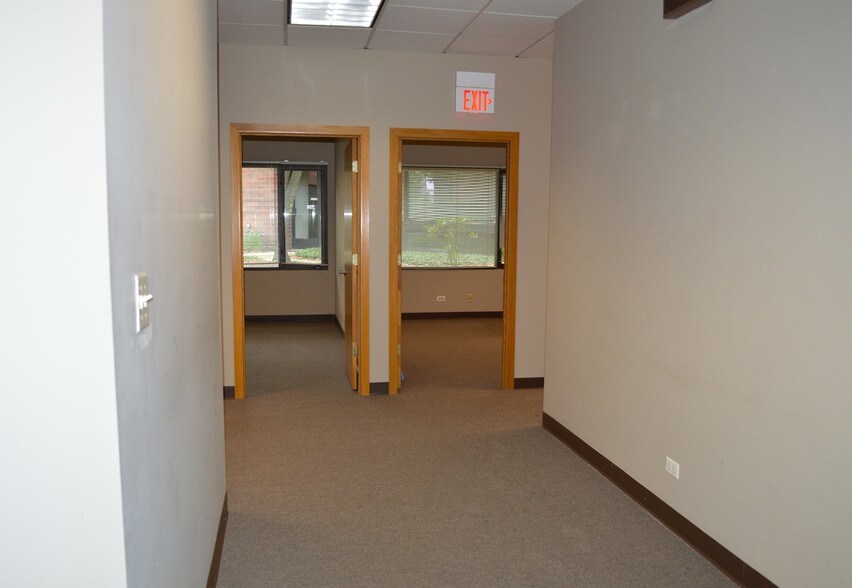 More Photos Of 919 N Plum Grove Rd, Schaumburg Office For Sale