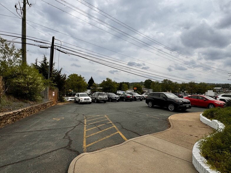 More Photos Of 490 Westfield Rd, Charlottesville Storefront Retail Office For Sale