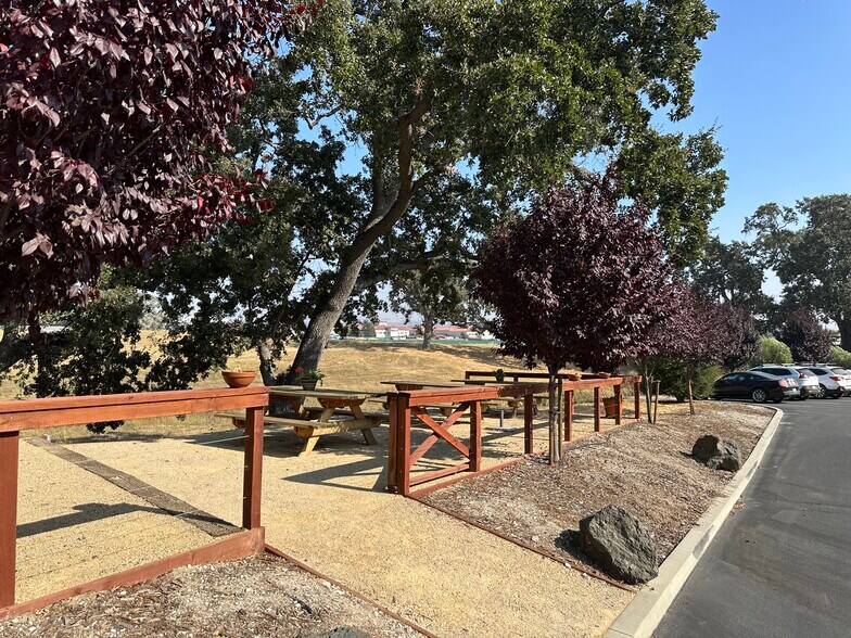More Photos Of 3310 Ramada Dr, Paso Robles Flex For Lease