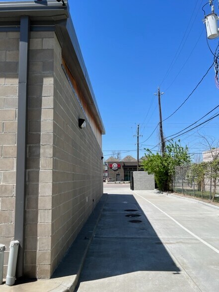 More Photos Of 2702 Yale St, Houston Freestanding For Sale