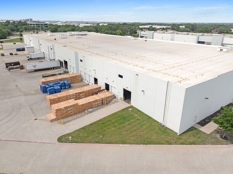 More Photos Of 2920 Telecom Pky, Richardson Distribution For Lease