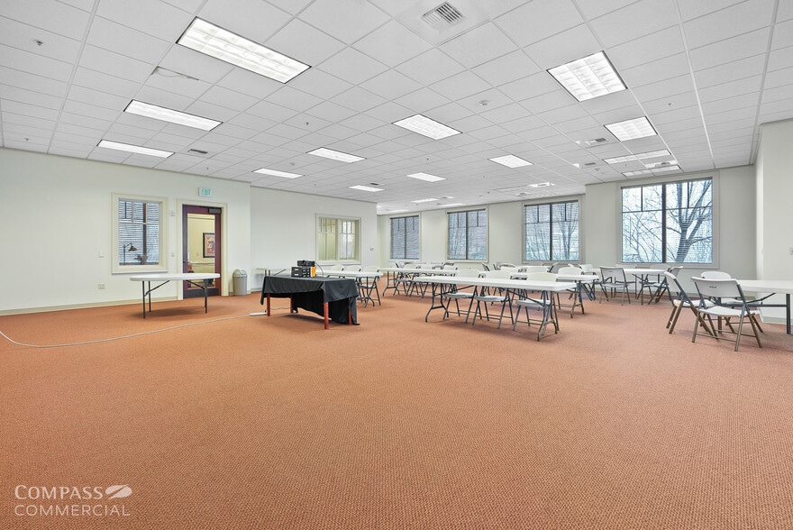 More Photos Of 735 SW 6th St, Redmond Office For Lease