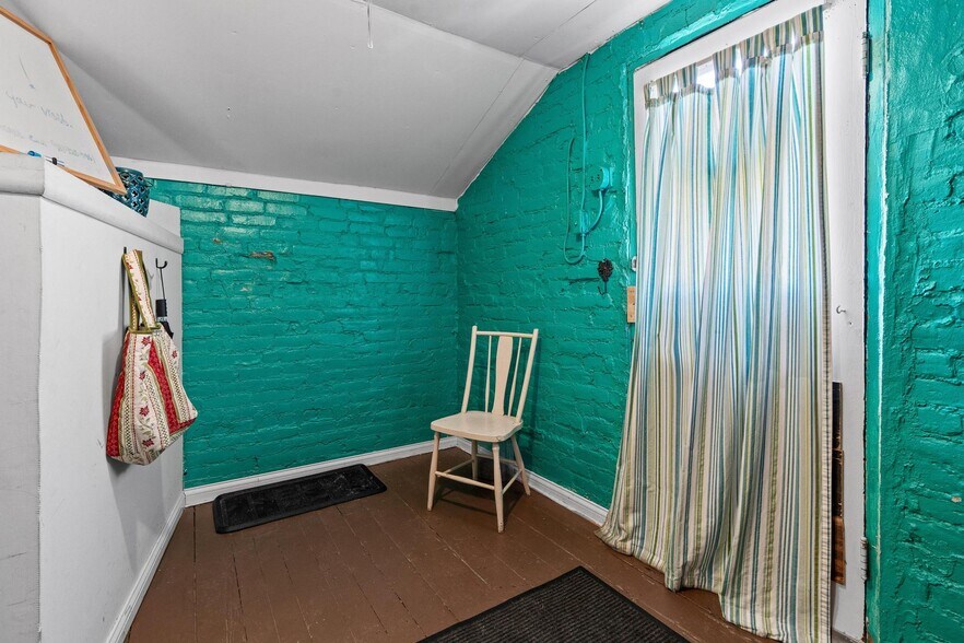 More Photos Of 115 W Main St, Wilmington Office For Sale