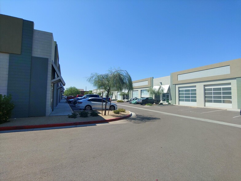 More Photos Of 430 N Dysart Rd, Goodyear Light Manufacturing For Lease