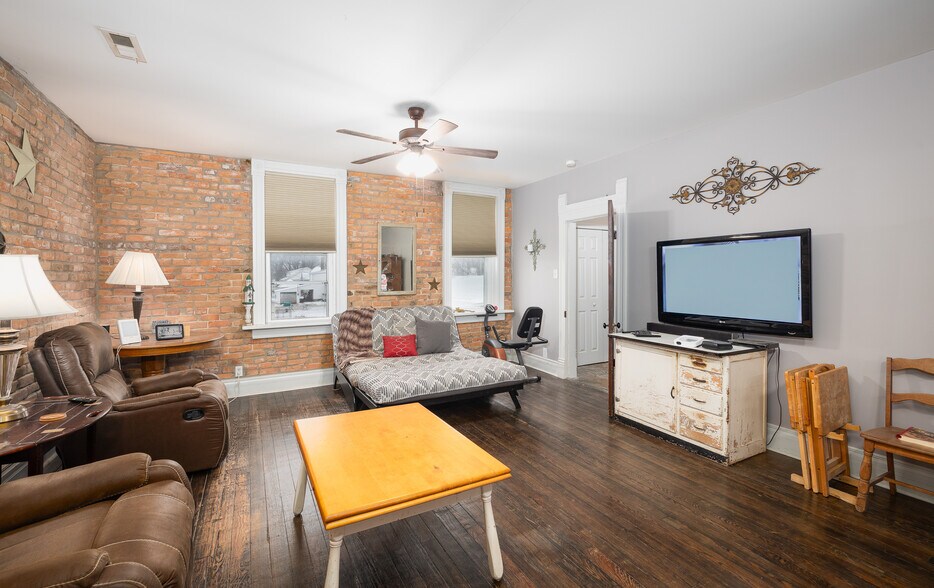 More Photos Of 305 S Alvarado Ave, Belle General Retail For Sale