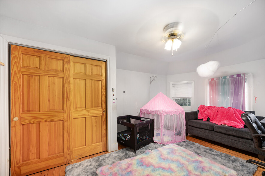 More Photos Of 186 Summit St, Pawtucket Apartments For Sale