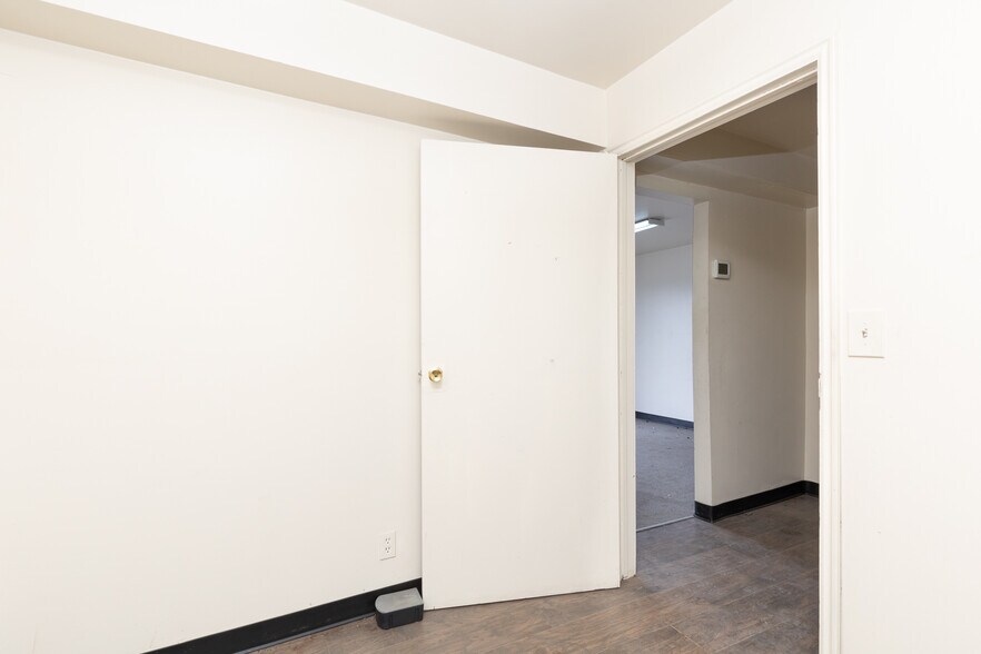 More Photos Of 1120 Chestnut St, Carlin Light Distribution For Sale