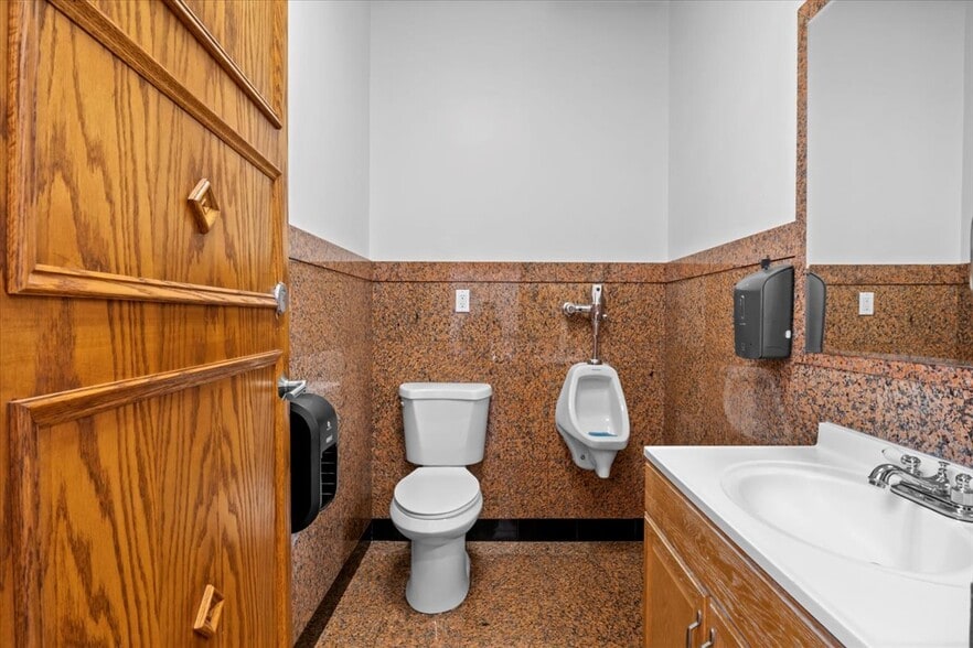 More Photos Of 24-65 46th St, Astoria Flex For Lease
