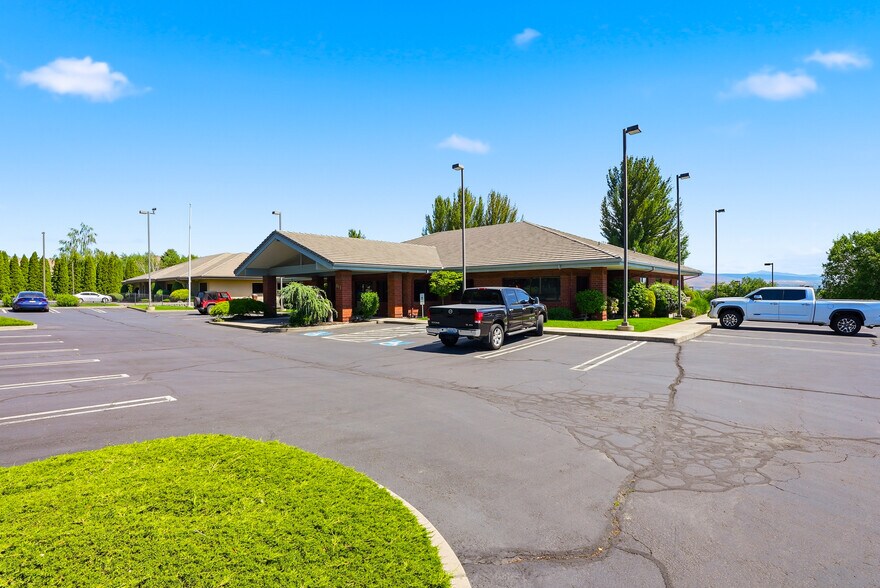 More Photos Of 801 N 39th Ave, Yakima Office For Sale