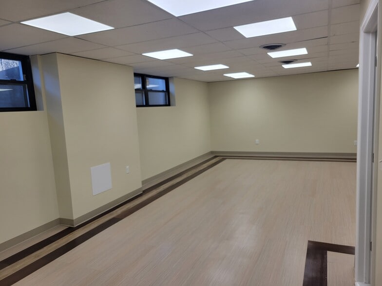 More Photos Of 160 Commack Rd, Commack Medical For Lease