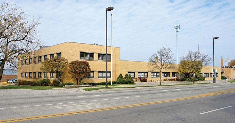 More Photos Of 5818 S Archer Rd, Summit Loft Creative Space For Sale