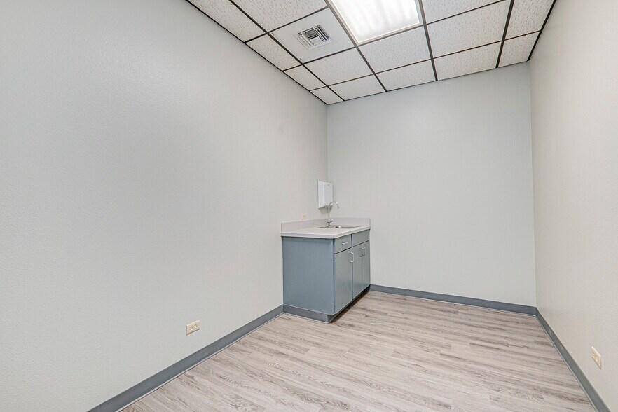 More Photos Of 2407 W Louisiana Ave, Midland Medical For Lease